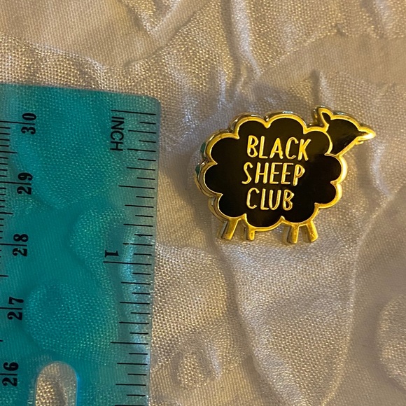 Black sheep club lapel pin - Picture 2 of 3